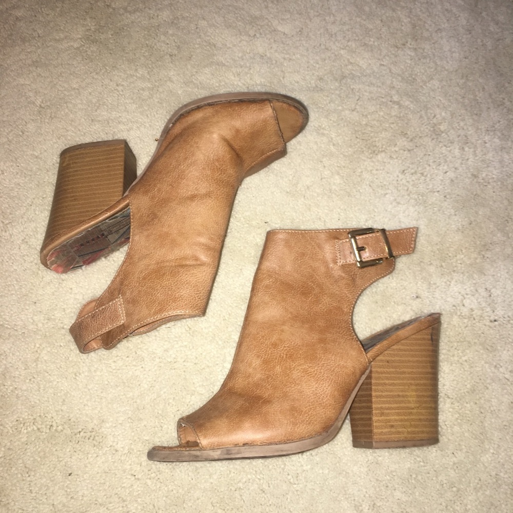 Charolette Russe Tan Faux Leather Open Toe Botties